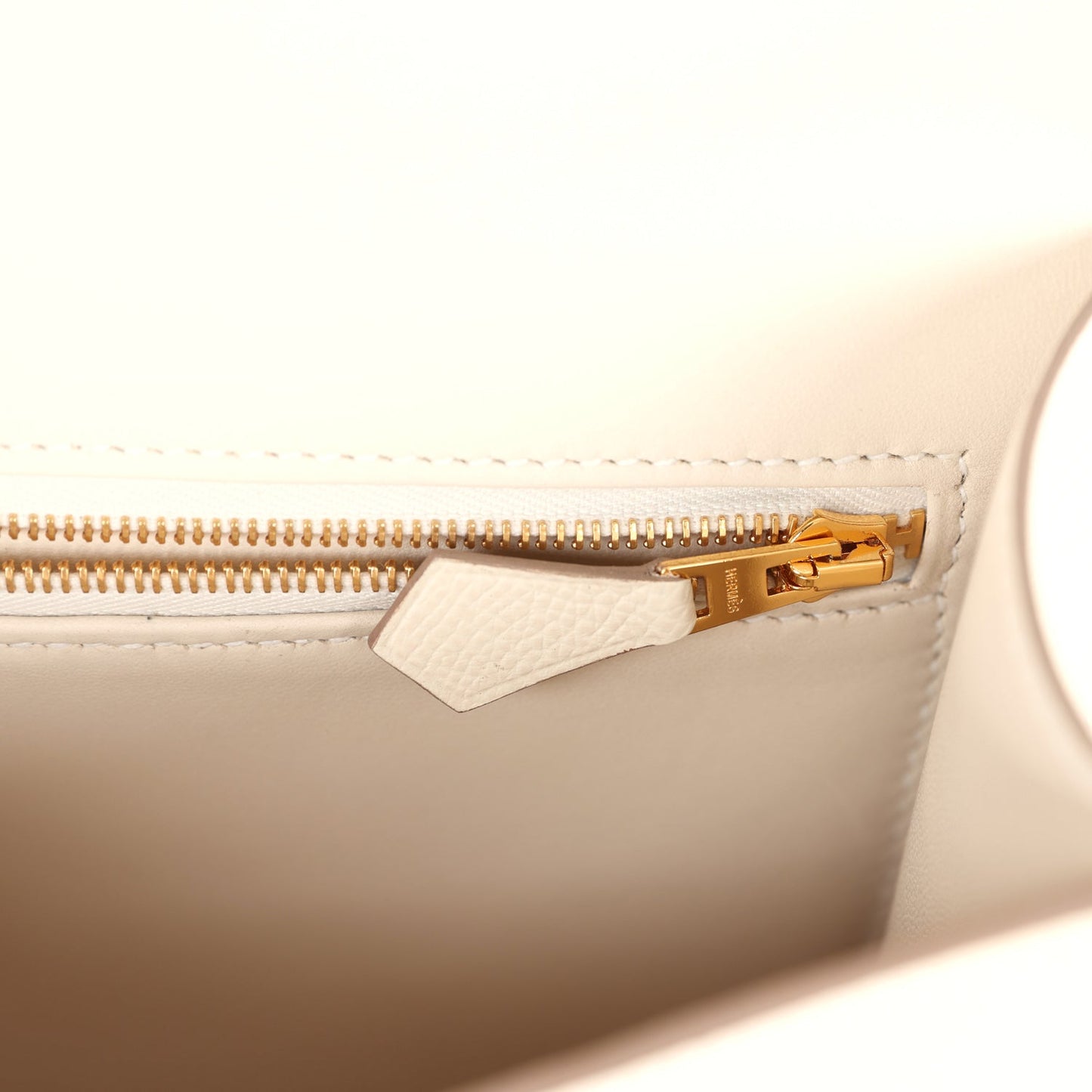Constance 1-24 Craie Epsom Brushed Gold Hardware