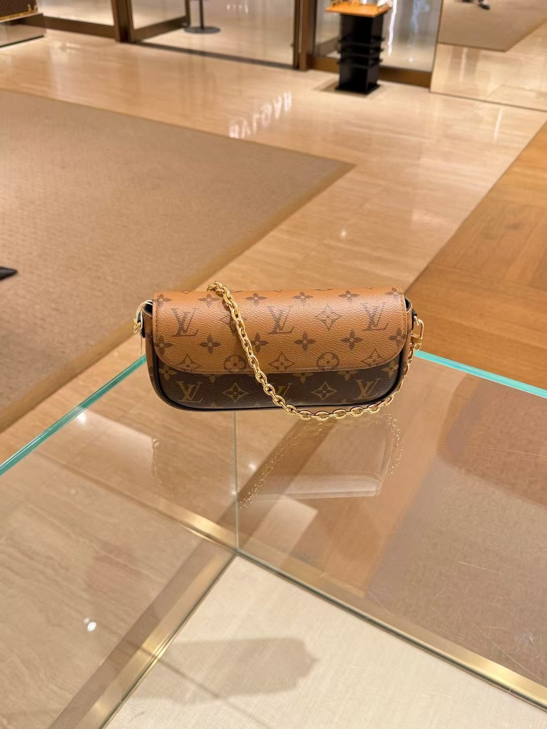 Barrel Shoulder Bag with Gold Chain