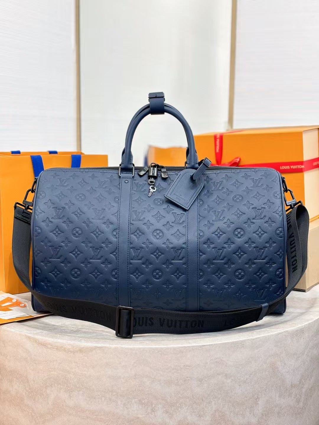 Elegant Embossed Travel Duffel Bag ?€? Spacious & Stylish