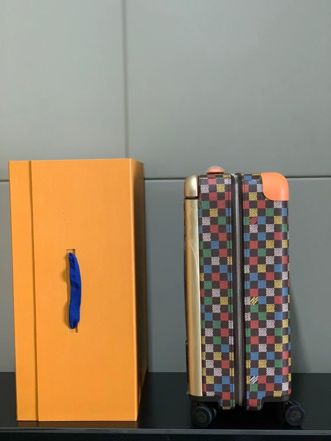 Color Grid Trolley