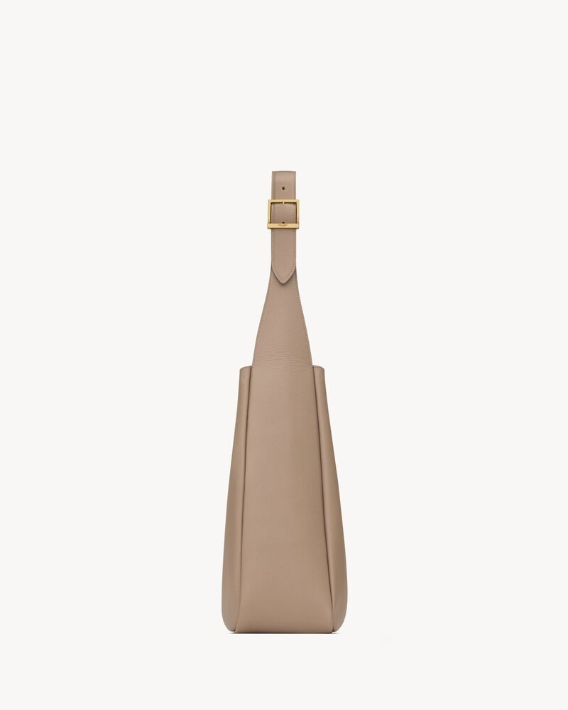 Saint Laurent Le 5 À 7 supple Large In Grained Leather