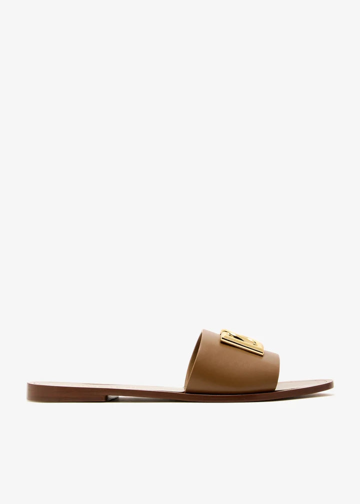【DOLCE & GABBANA】DG LOGO LEATHER SLIDE SANDALS Dolce & Gabbana DG Logo Leather Slides | Blue | FARFETCH