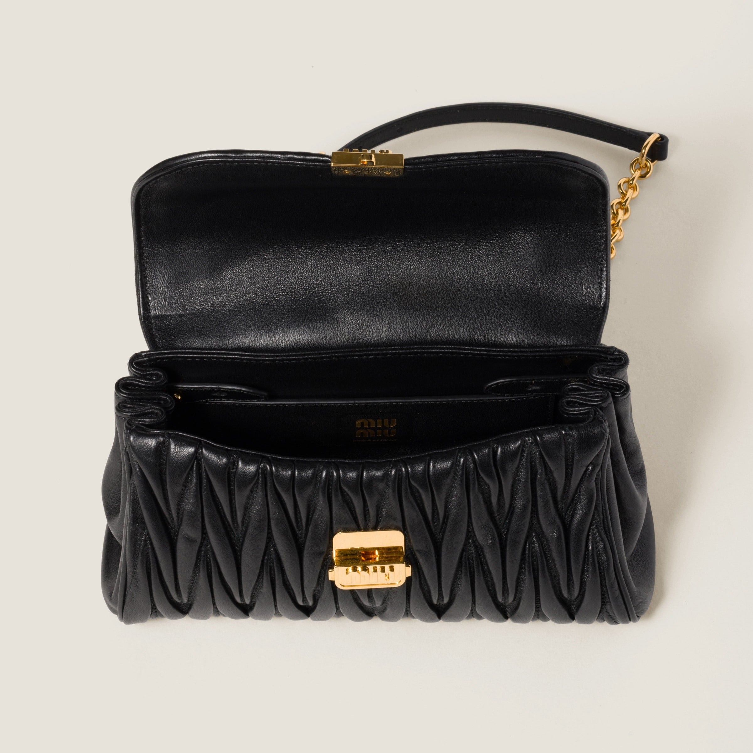 【関税&送料込】Miu Miu Miu Miu Matelasse Nappa Leather Slid Miu Miu Matelassé Nappa Leather Mini Bag | White | FARFETCH
