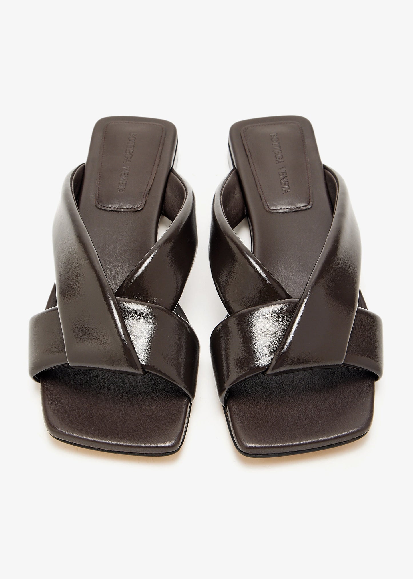 ☆国内発送☆ BOTTEGA VENETA RIVA LEATHER FLAT SANDALS Bottega Veneta Riva Criss Cross Leather Flat Sandals