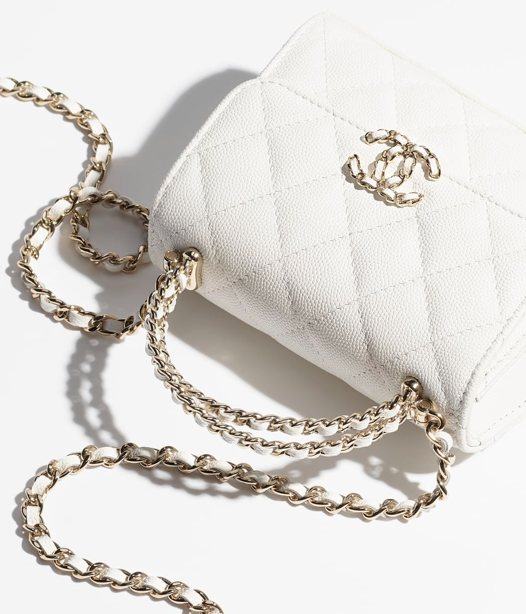 Grained Shiny Calfskin & Gold-Tone Metal Clutch with Chain