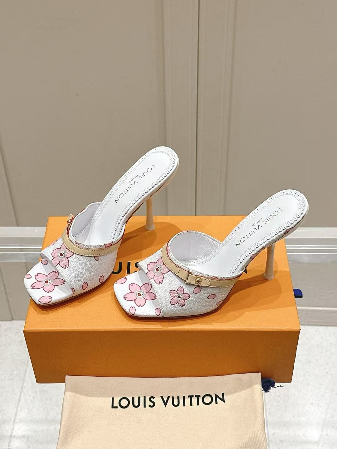 Chic Flower-Print Slide Sandals with Slim Heel