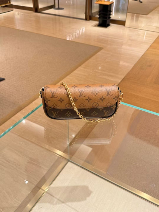 Barrel Shoulder Bag with Gold Chain