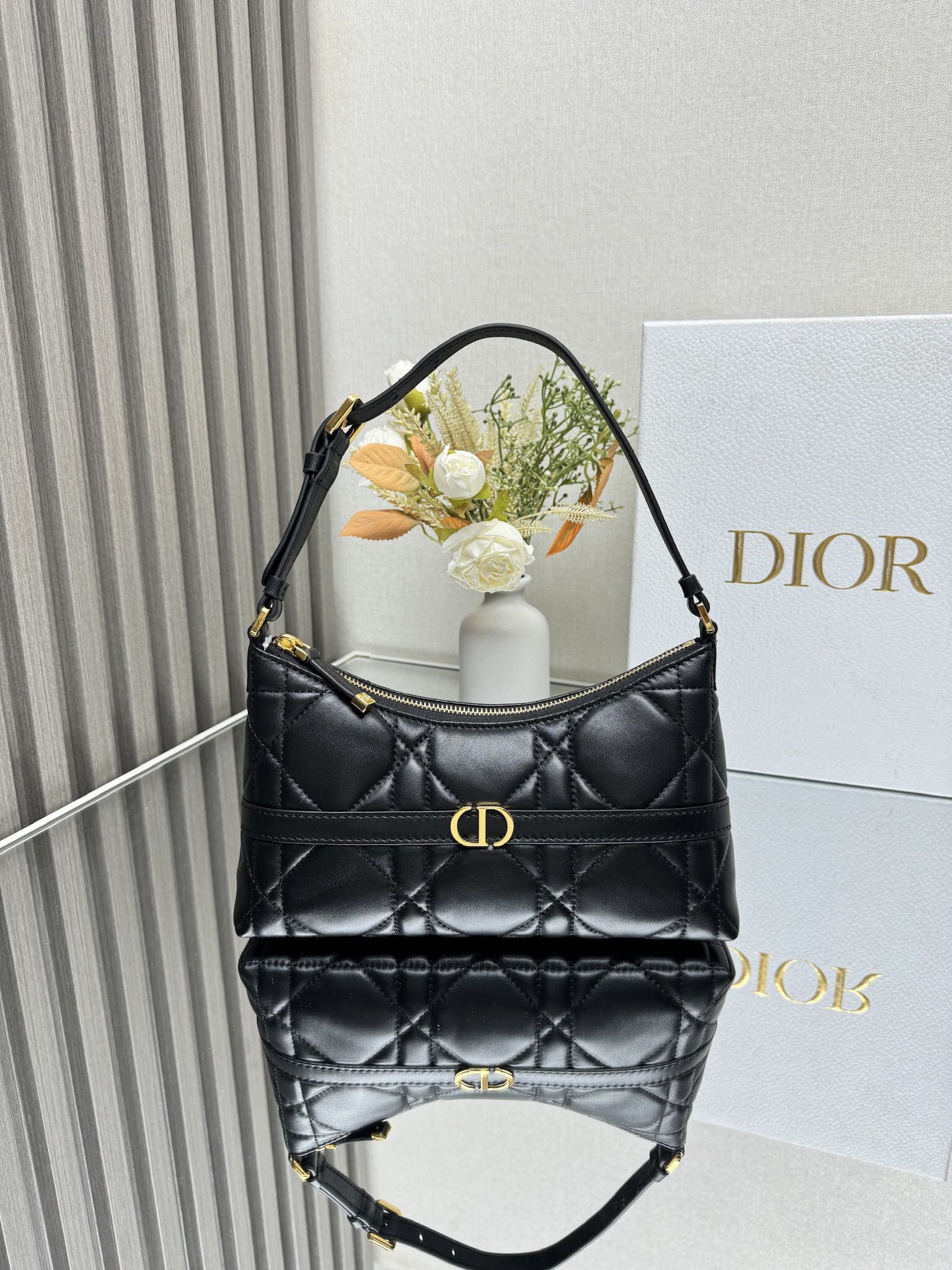 【DISCERNMENT】Modern Daily Crescent Bag Amazon.com: Leather Crescent Bag for Women, Designer