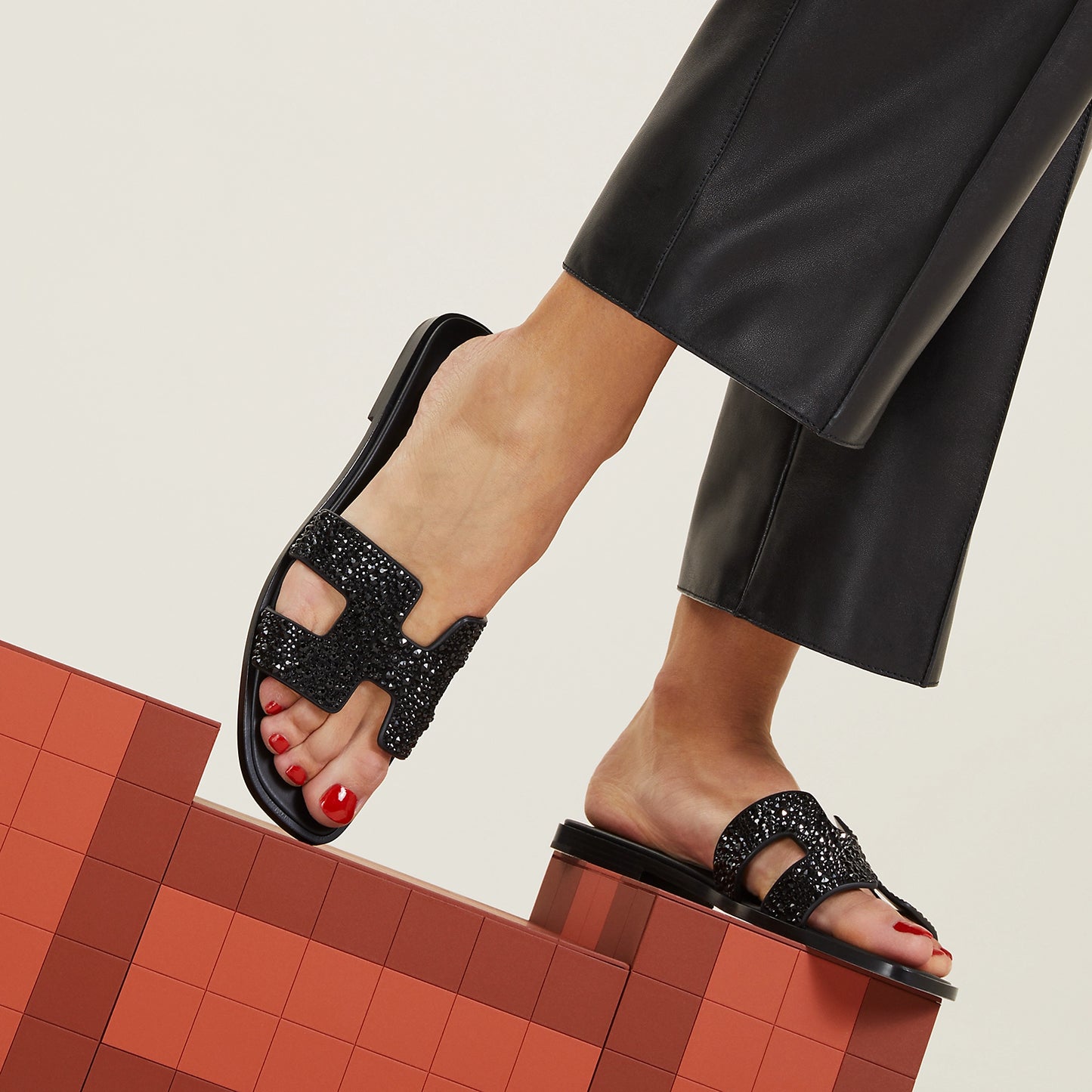Noir Oran sandal